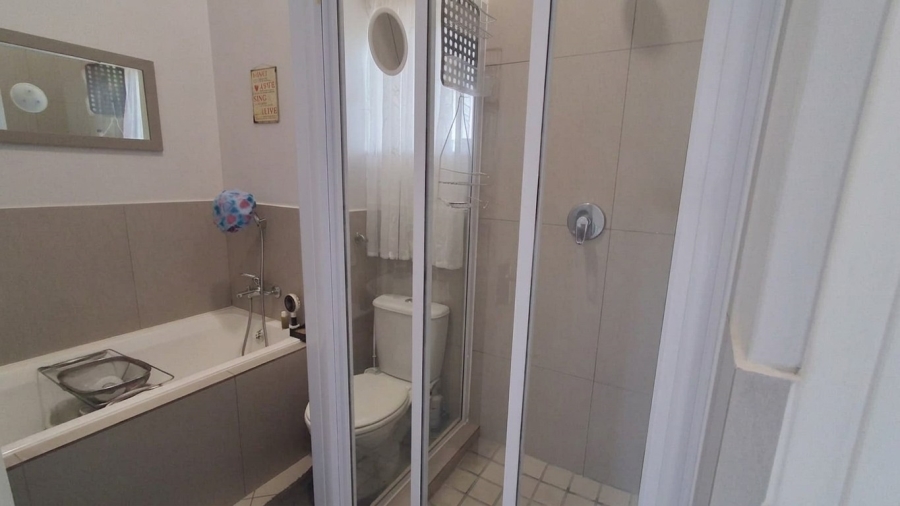 2 Bedroom Property for Sale in Buhrein Western Cape